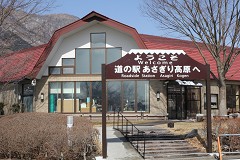 荂